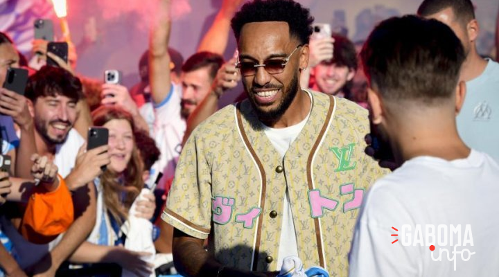 Pierre-Emerick Aubameyang fait son retour à Marseille sous les acclamations