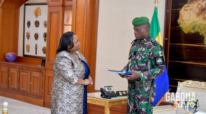 Brice Oligui Nguema reçoit en audience l’ancienne ministre de l’Education nationale