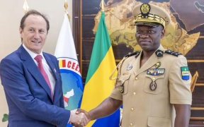 Oligui Nguema devise avec deux émissaires de l’Assemblée parlementaire de la Francophonie