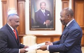 Ali Bongo reçoit les lettres de créances de 4 nouveaux ambassadeurs