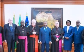 Le Cardinal Pietro Parolin reçu en audience à Libreville au palais présidentiel gabonais