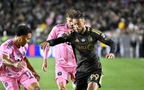 MLS&nbsp;: Denis Bouanga éclipse Lionel Messi et lance idéalement la saison de Los Angeles FC