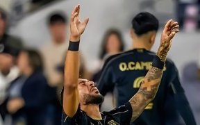 MLS&nbsp;: Denis Bouanga voit triple et guide Los Angeles FC vers la victoire