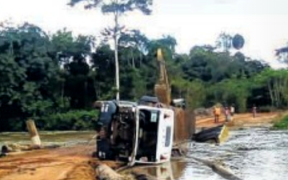 Mandji&nbsp;: Un camion d’Olam se renverse dans la rivière Doubanzi
